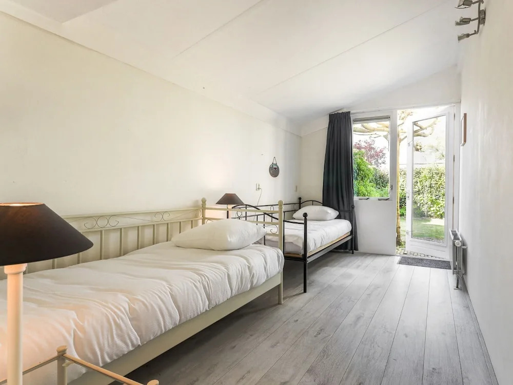 Lovely Family Villa With Garden in Kamperland