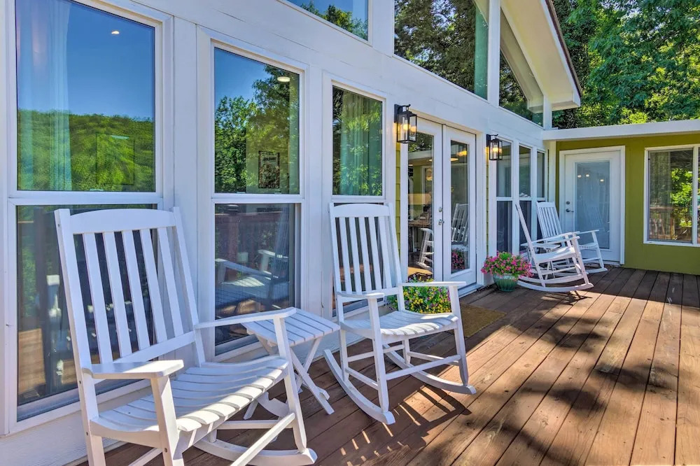 Stunning Mtn Views! Group Getaway in Chimney Rock