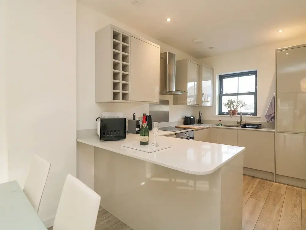 1 Queensway Gardens