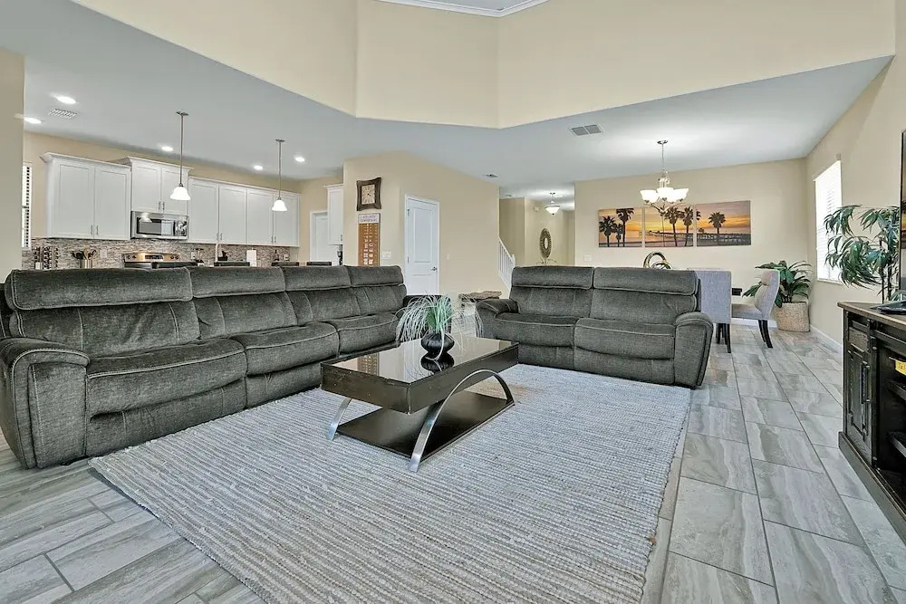 5424 Solterra Circle, Davenport,5beds