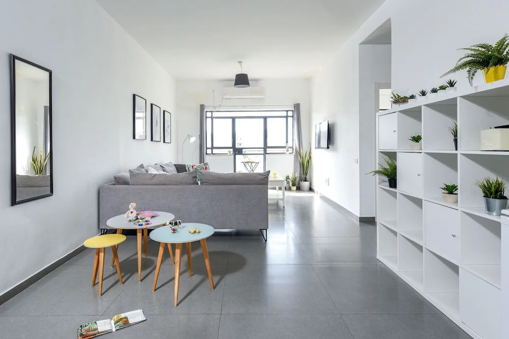 Spacious 4Bd With Balcony And Open View