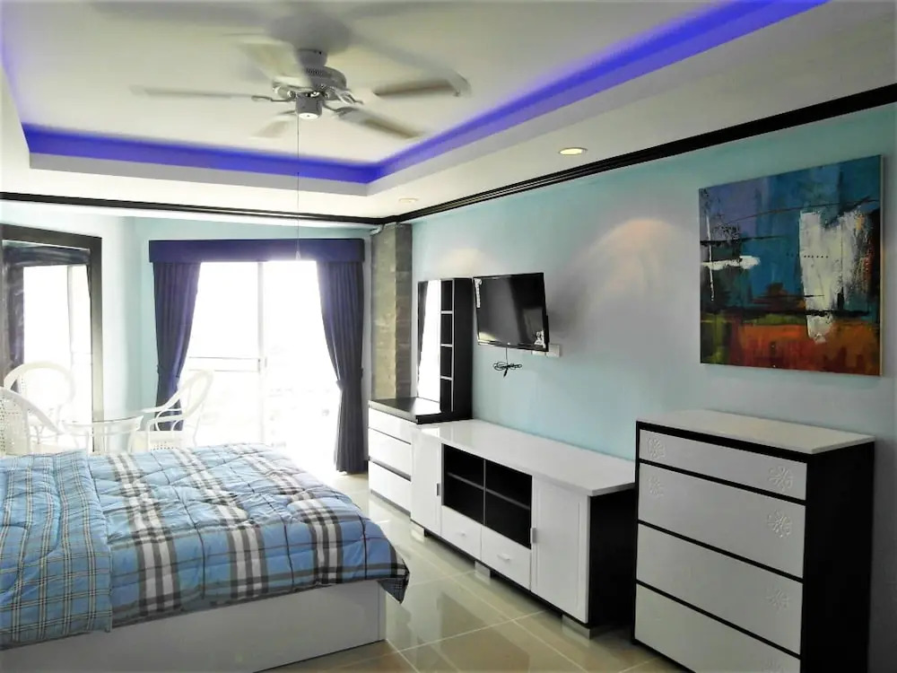 Sea View 16th Floor Condo at Jomtien Beach