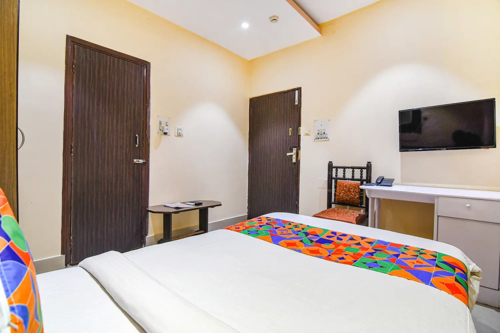 FabHotel Aayash - Nr City Center Metro Station