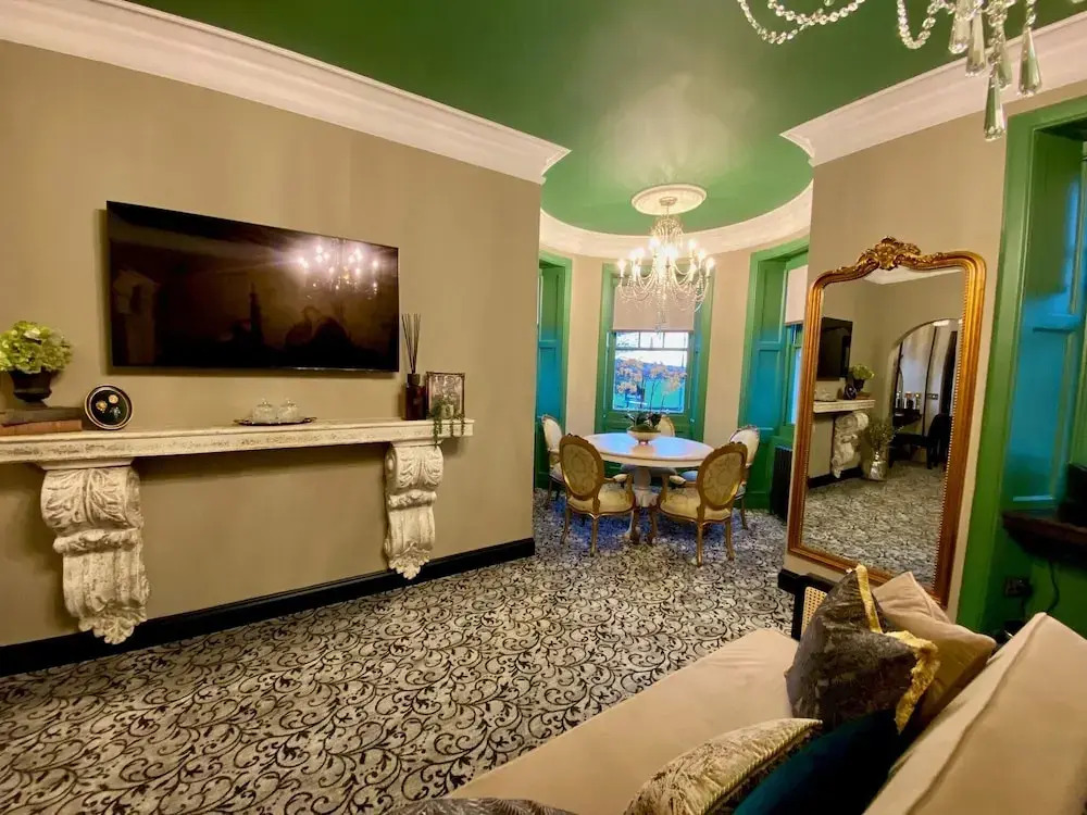 Abbotsford Hotel