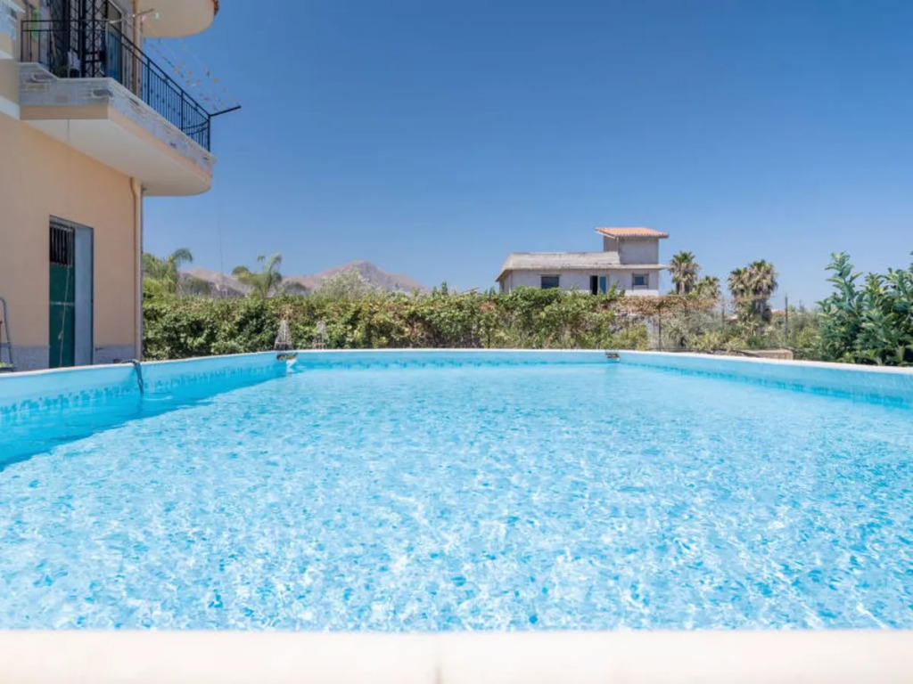 Holiday Home Alice by Interhome
