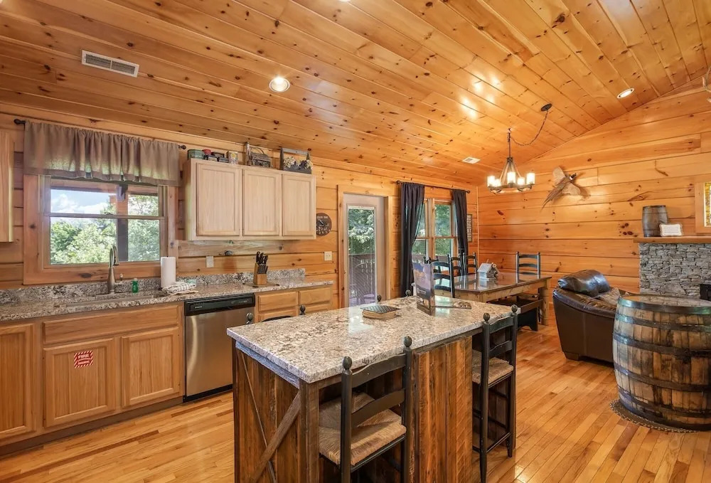 A Wolf's Den - 4 Br Cabin