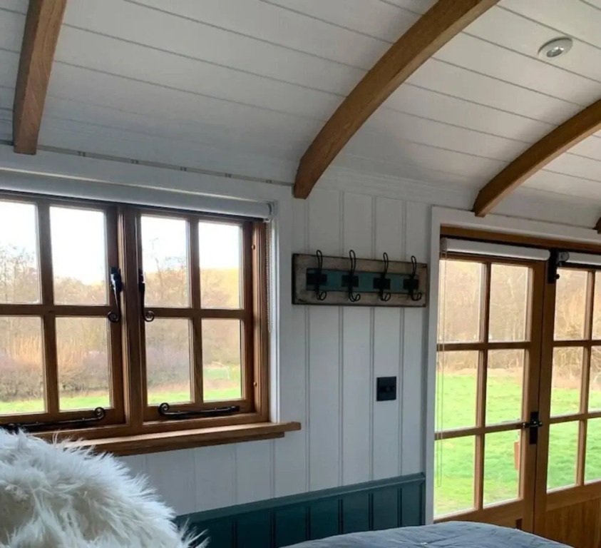 Luxury Hut - With own hot Tub, in Tunbridge Wells