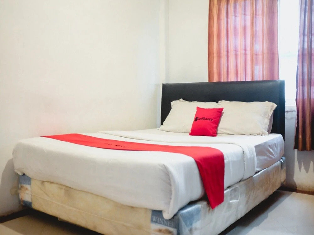 RedDoorz Plus near Palembang Indah Mall