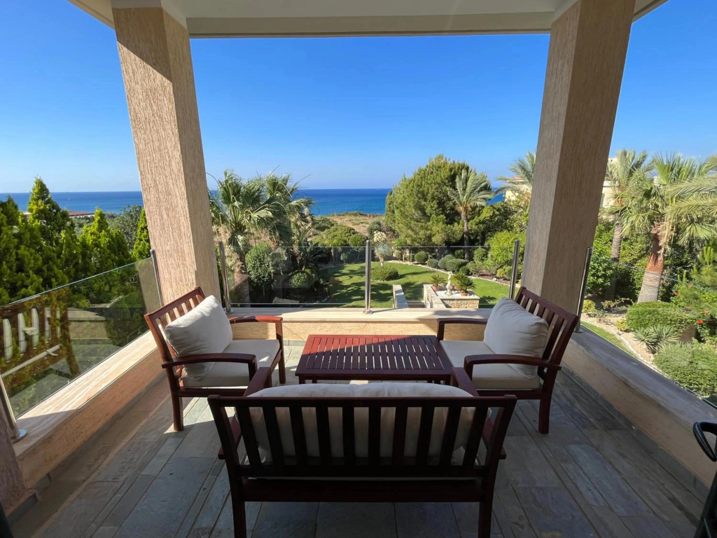 Amoroza Beach Villa