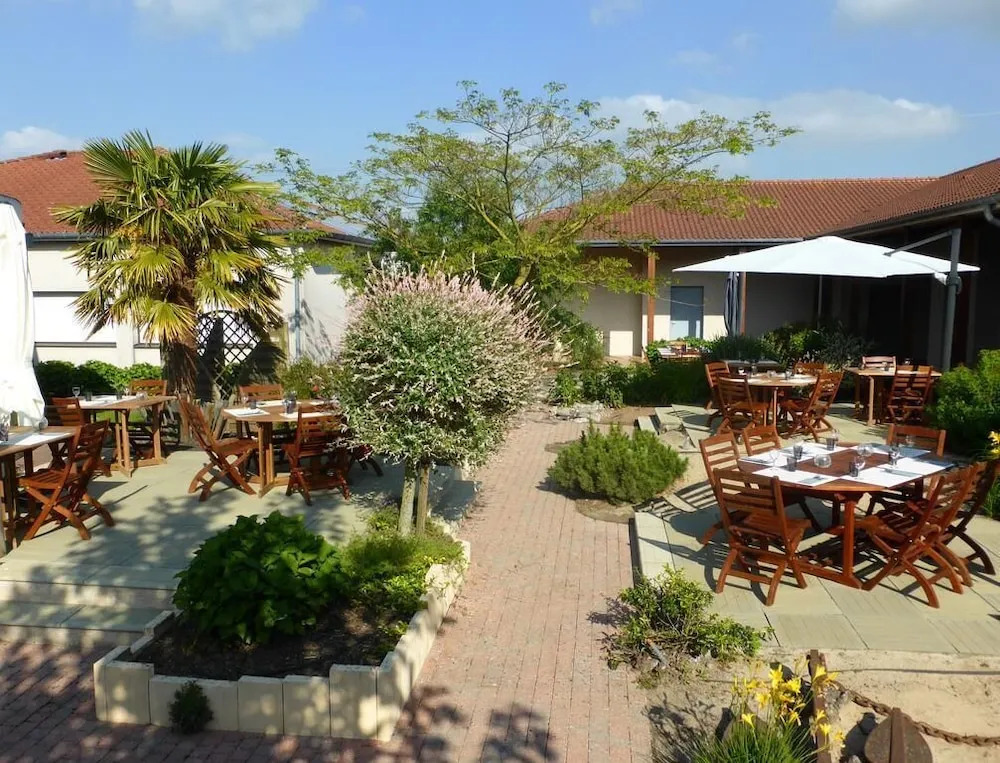 The Originals City, Le Patio Hôtel, Cholet Nord