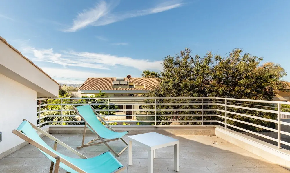 Dolce Mare, Villas