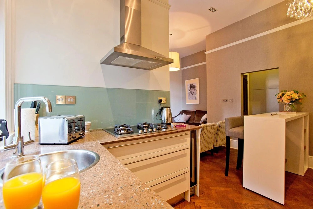 Stunning 2 bed and bath in Kensington