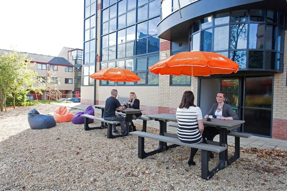 Cotels 7Zero1 Aparthotel - Unique Apartment building with friendly Reception - Pet Friendly - Private Garden Area