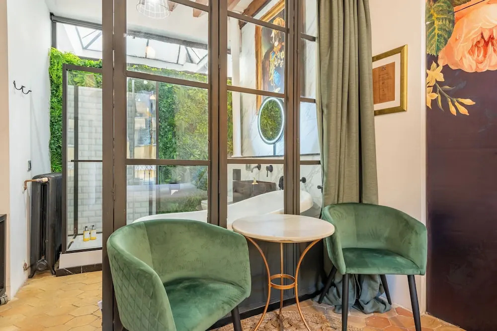 Dog Admiral - Urban Guest House