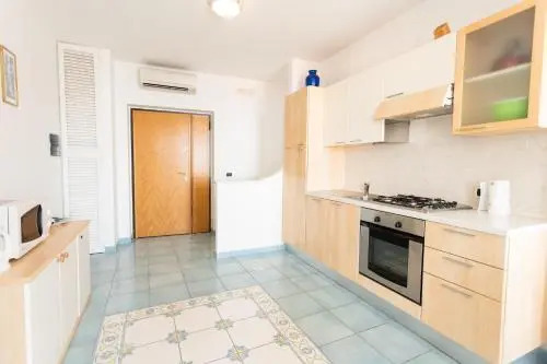 LUIMAR Holiday House