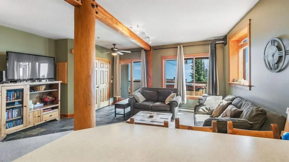 Cozy Nook - Cozy and Rustic with Private Hot Tub and a Nice View