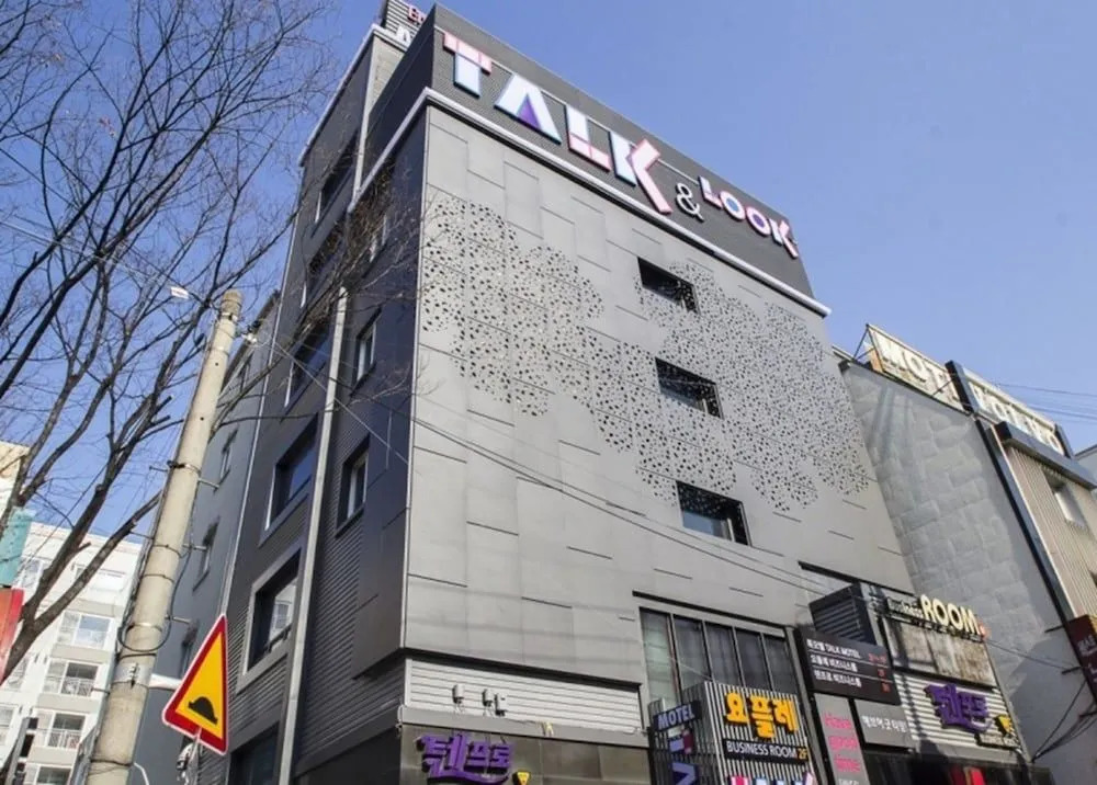 Talk Motel