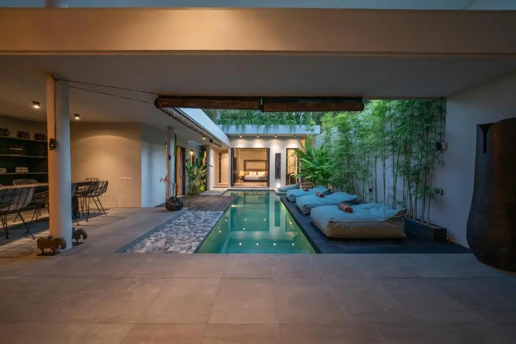 Villa Wiraja 1 - Modern 4 bdr villa in Berawa