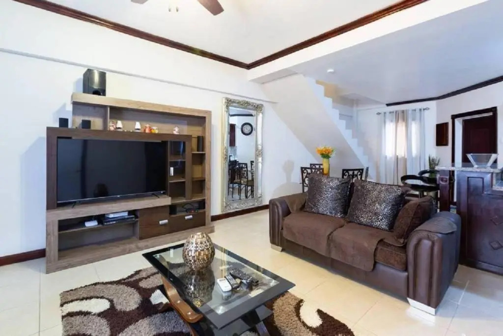 Loft - Sleeps 4 - Parking - Balcony