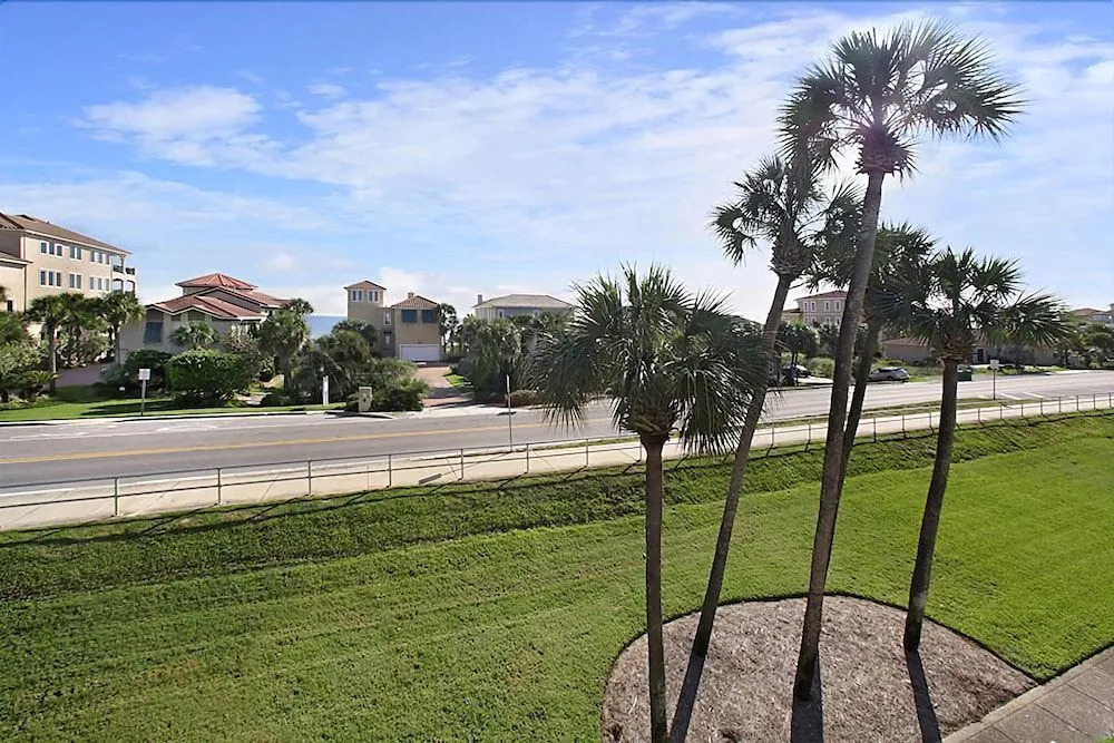 CORAL SHORES 5 Bedroom Holiday Home by Five Star Properties