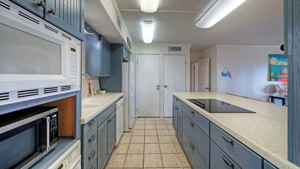 Serenity by the Sea 2-min Walk to Beach + Boardwalk + Golf Cart Zone 2 Pools + Basketball Access