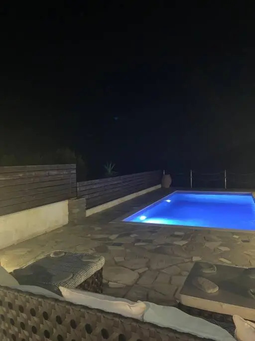 Κυκλαδίτικη μεζονέτα με πισίνα και απεριόριστη θέα