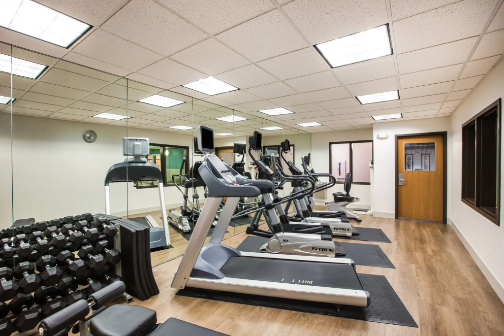 Holiday Inn Express & Suites Bellevue -Omaha Area- by IHG