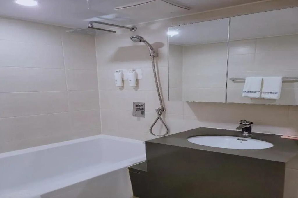 Chungchoho Best Hotel