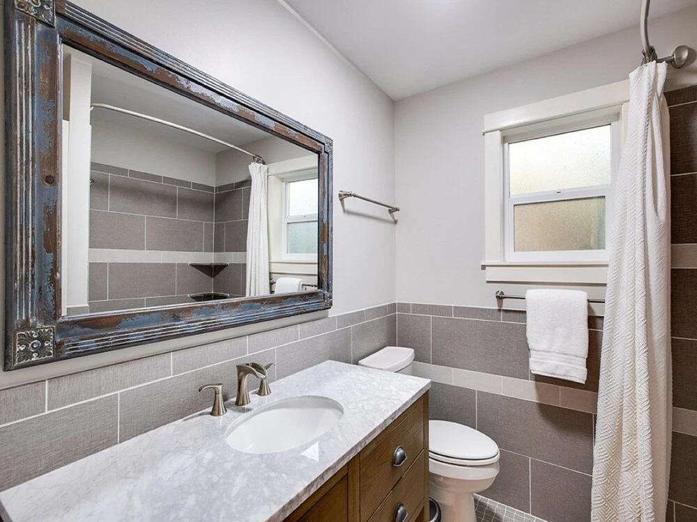 69SL - Upscale - Hot Tub - Wi-Fi - BBQ - Sleeps 8