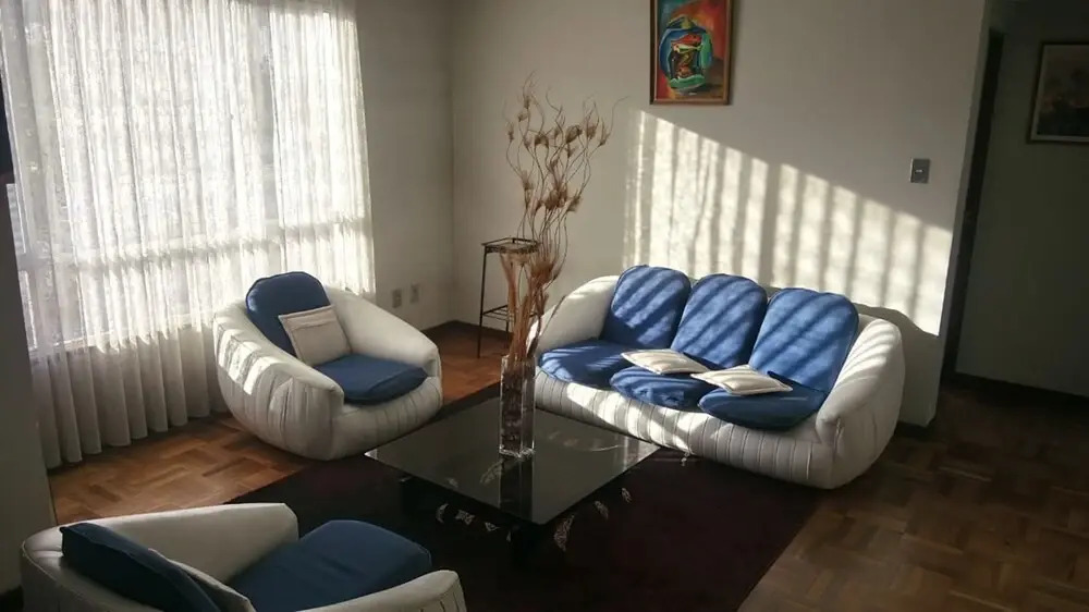 DEPARTAMENTO PISO 20a, CENTRICO, CERCA EMBAJADA AMERICANA, TELEFERICO, MALLS, VISTAS PANORAMICAS y SEGURO