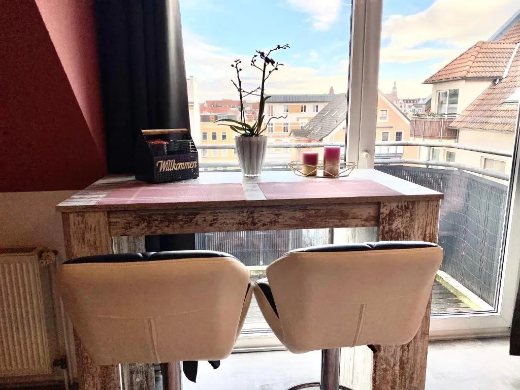 Eigenes Apartment im Herzen der Stadt mit Balkon und WLAN II