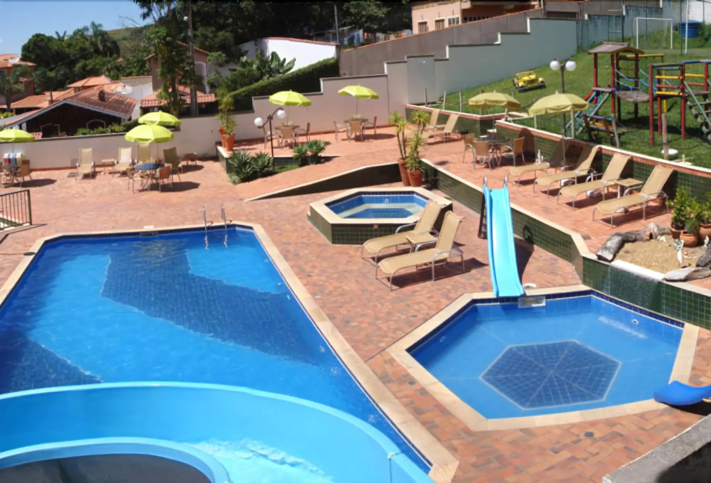 Summit Lago Hotel