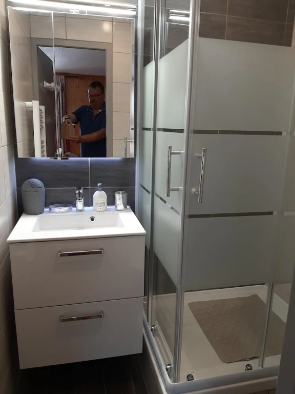 Betelgeuse N°56 : Studio Cabine 4 Personnes / Studio Cabine 4 People