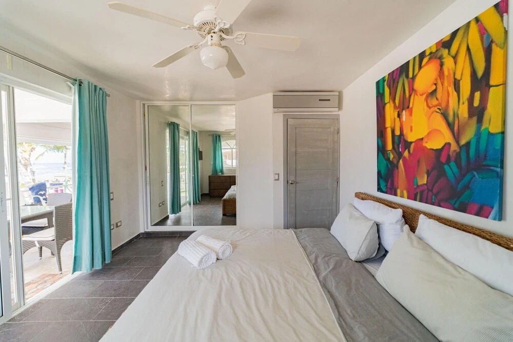 Los Corales Beach Front E101