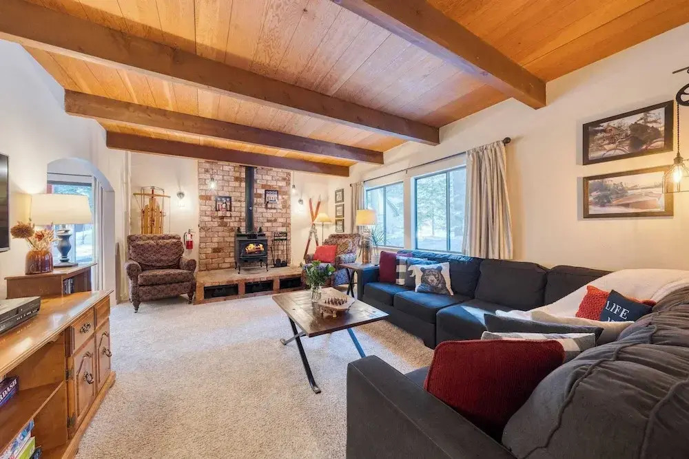 Mountain Cabin w/ Fireplace, Balcony & Easy Ski Access Bear Americana