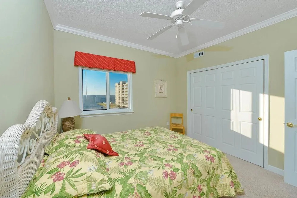 Astoria 402 by RedAwning