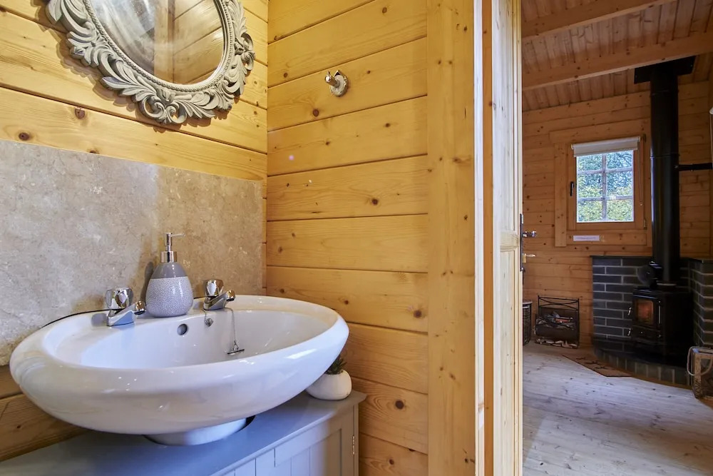 Cabin for 2 - Wood Burning Hot Tub & Fire