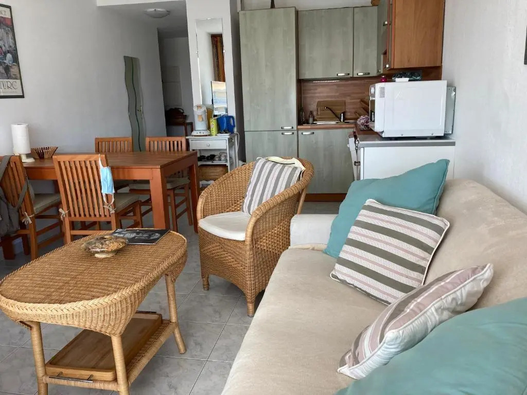 Résidence avec piscine, plage à 100 m, Cannes et Juan les Pins à 5 min, WiFi