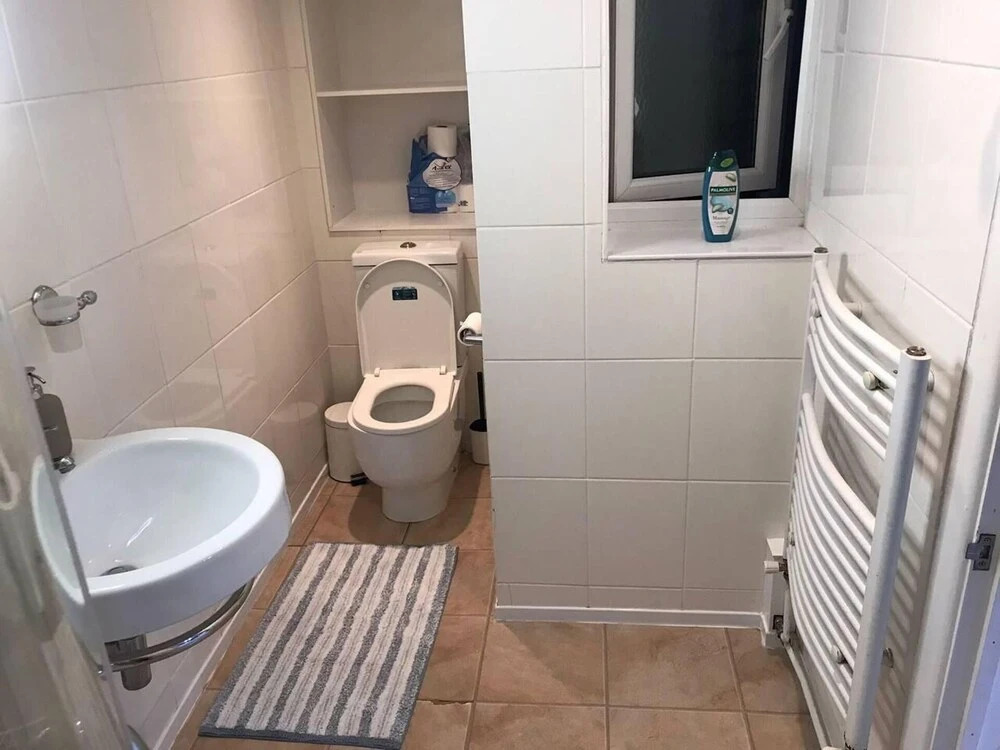 Lovely 3 Bedroom Holiday Home With Free Parking