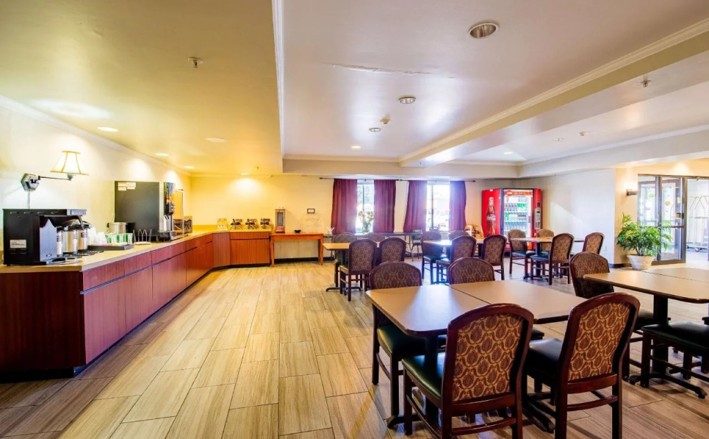 Отель Индианаполиса Quality Inn And Suites Airport