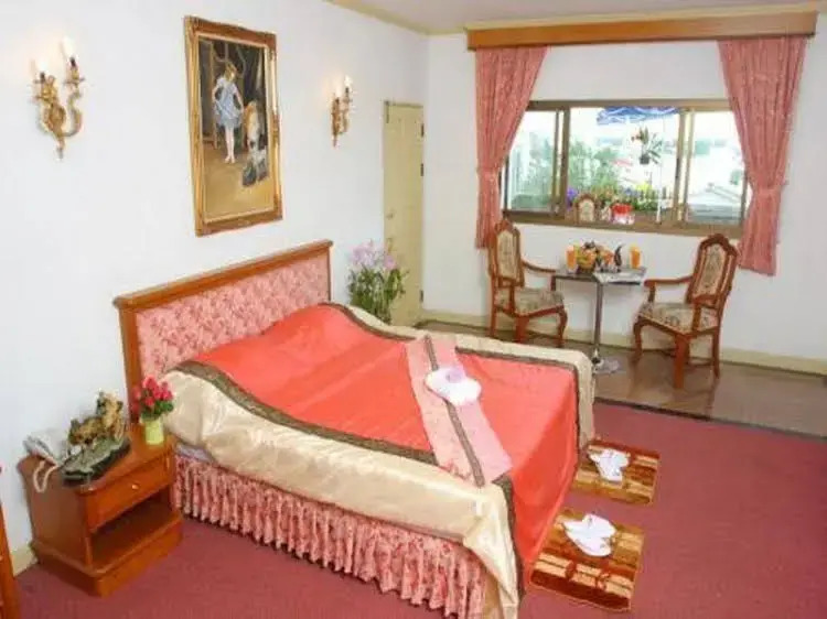 13 Coins Bang Yai Hotel