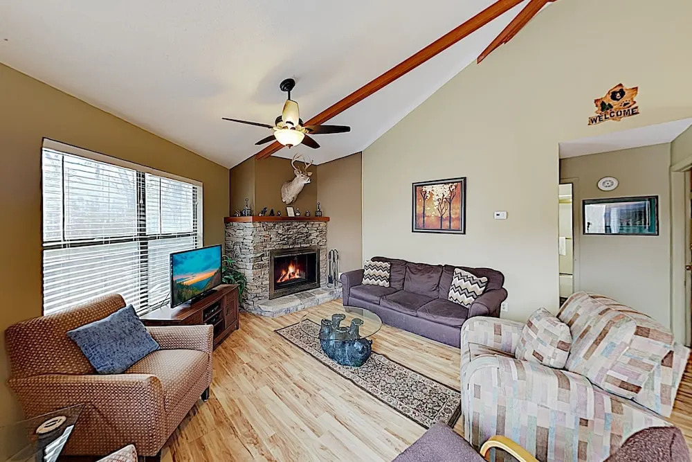 Roundette Cabin 2 Bedrooms 1.5 Bathroom Cabin