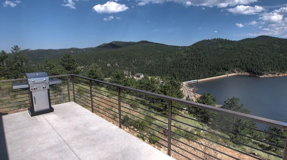 Timberline Haus 3 Bedroom Home by RedAwning