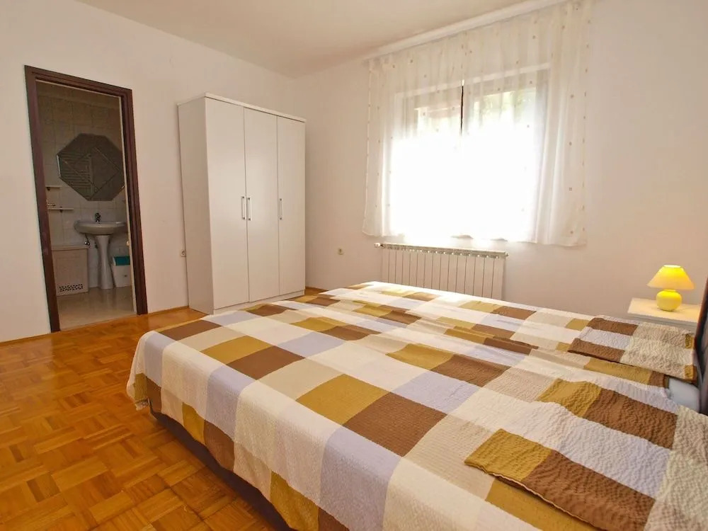 Apartment 21