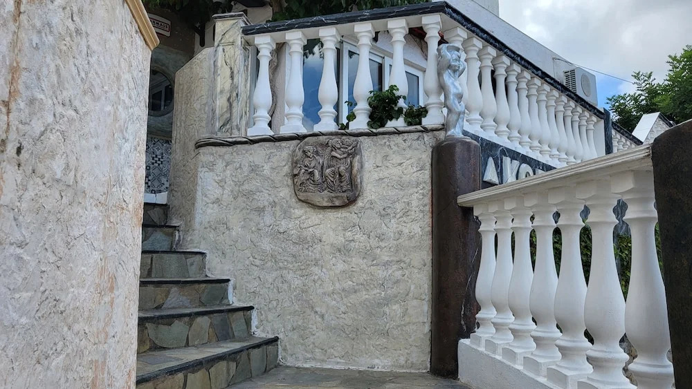 One Private Studio with stunning full sea view, shared pool and Ac