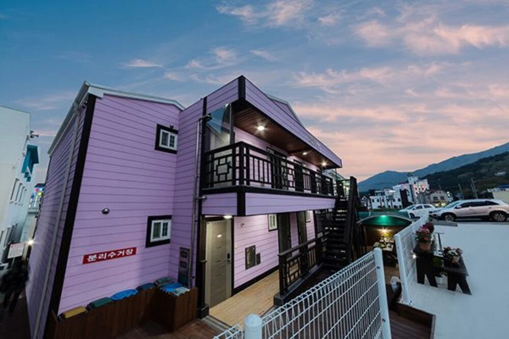 Geoje Lilac Pension