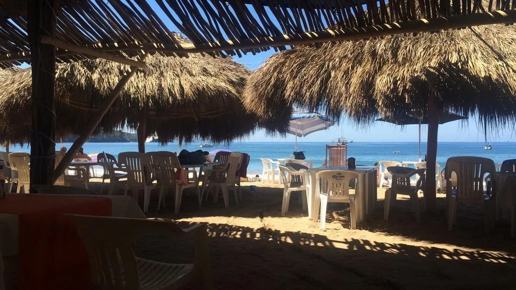 Las Brisas Hotel & Restaurant