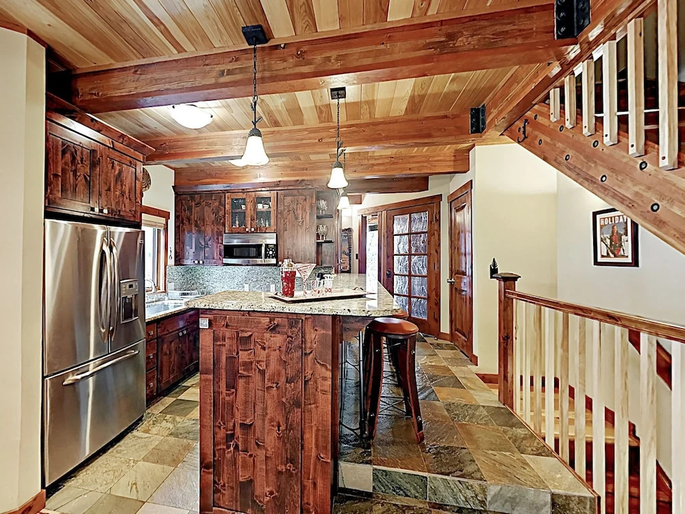 New Listing! Updated W/ Sauna, Near Ski Lift 2 Bedroom Townhouse