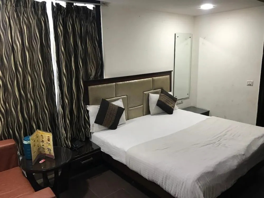 ADB Rooms Hotel Metro Plaza