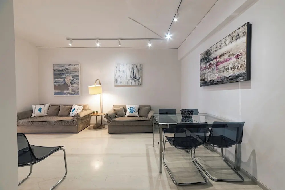 L' apartment blanc dans le centre de Glyfada